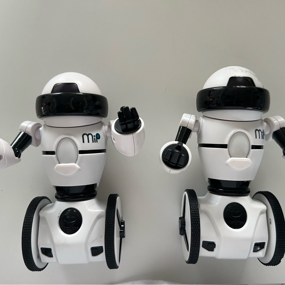 Mi White Action Figures with Poseable Arms and Rolling Wheels.
